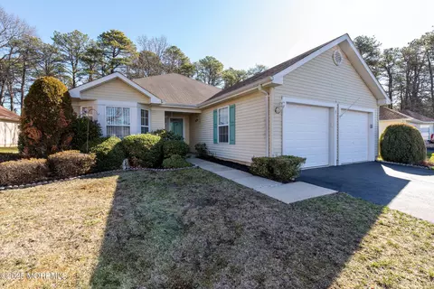 3 Lake Ridge Blvd, Whiting, NJ 08759