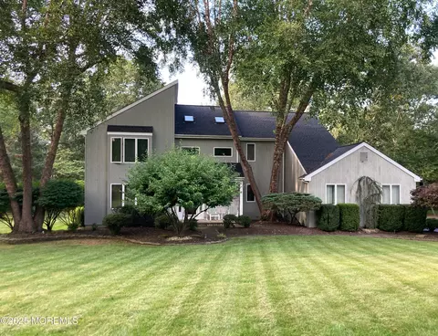 31 Wesley Ct, Eatontown, NJ 07724