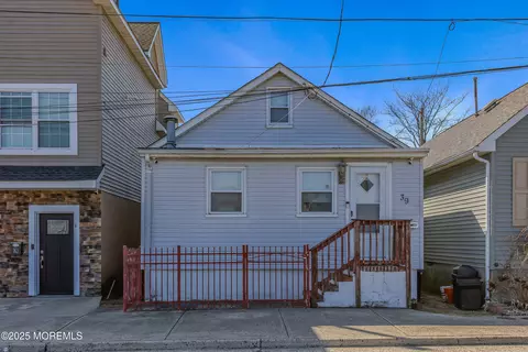 39 Hill St, Keansburg, NJ 07734