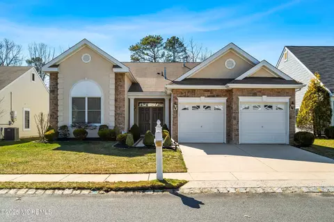 34 Medinah Ct, Jackson, NJ 08527