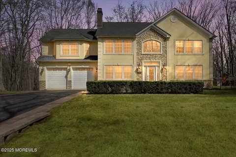 72 Reids Hill Rd, Morganville, NJ 07751
