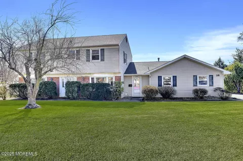 26 Plymouth Dr, Freehold, NJ 07728