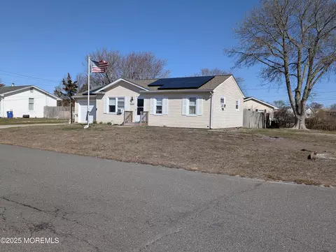 1020 Clubhouse Dr, Forked River, NJ 08731