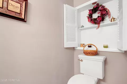 Bath - 43 Oak Ct #B, Brielle, NJ 08730 photo 4 of 4