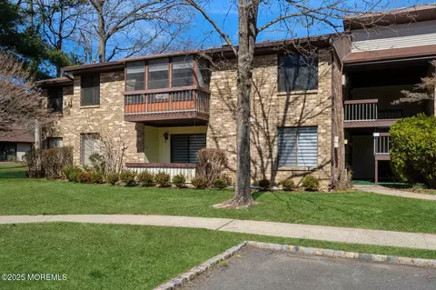 156 Cross Slope Ct #F, Manalapan, NJ 07726