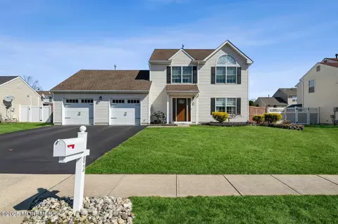 82 Cascades Ave, Howell, NJ 07731