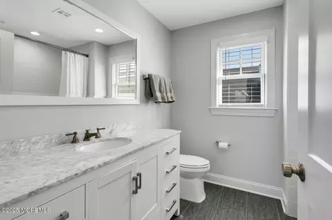 Bath - 20 Riverview Pl, Sea Bright, NJ 07760 photo 4 of 8