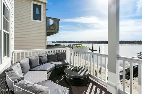 Exterior - 20 Riverview Pl, Sea Bright, NJ 07760 photo 2 of 8