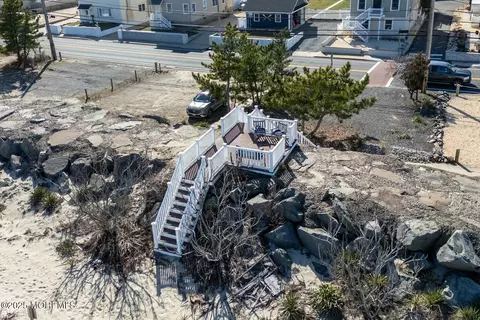 Exterior - 20 Riverview Pl, Sea Bright, NJ 07760 photo 7 of 8