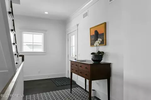 Entry Way - 20 Riverview Pl, Sea Bright, NJ 07760 photo 1 of 8