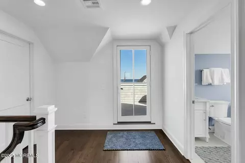 Entry Way - 20 Riverview Pl, Sea Bright, NJ 07760 photo 5 of 8