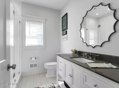 Bath - 20 Riverview Pl, Sea Bright, NJ 07760 photo 5 of 8