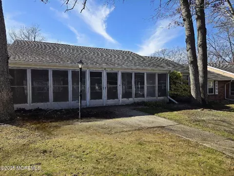 65 D Dorchester Dr, Lakewood, NJ 08701