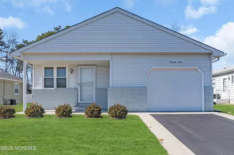 73 Innsbruck Dr, Toms River, NJ 08757