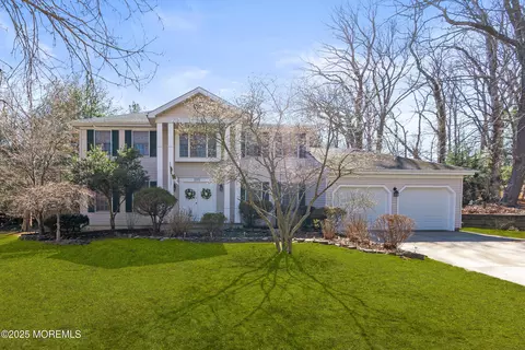 2212 Glenmere Ct, Allenwood, NJ 08720