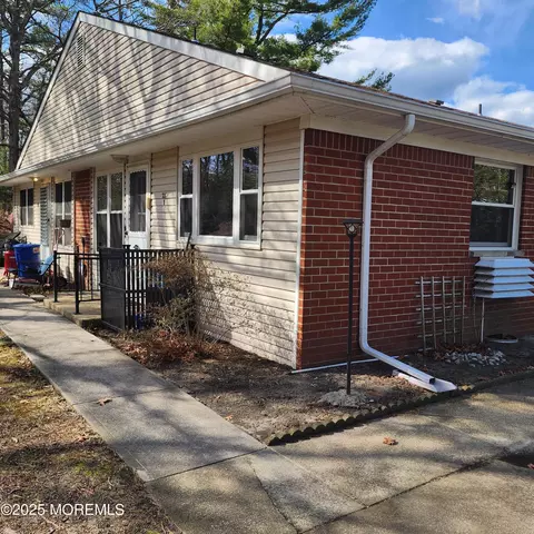28 Snowberry Ln #D, Manchester, NJ 08759