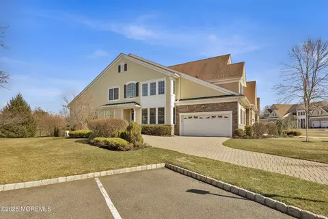 17 Hazelwood Ter, Tinton Falls, NJ 07724