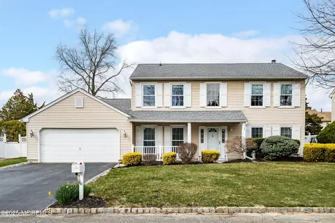 6 Lindner Ln, Howell, NJ 07731