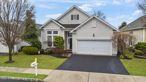 35 Stamford Dr, Jackson, NJ 08527