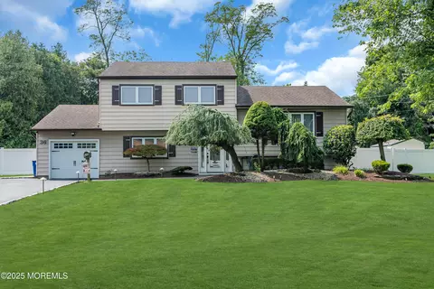 36 Stratford Dr, Manalapan, NJ 07726