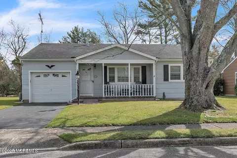 123 Georgetown Rd, Toms River, NJ 08757