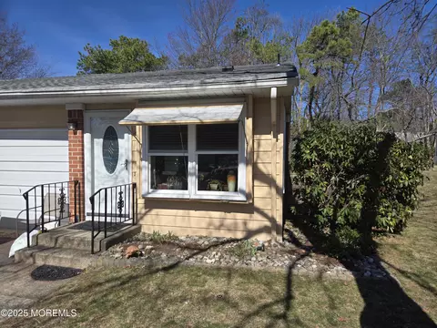 166 Hudson Pkwy #B, Whiting, NJ 08759