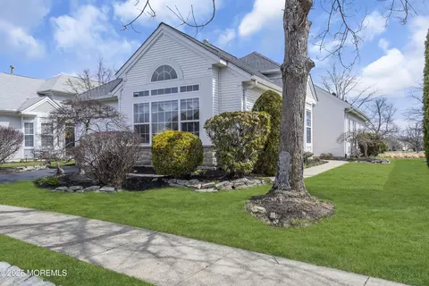 14 Dunrovin Ct, Manchester, NJ 08759