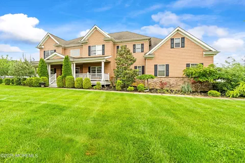 4 Friendship Ln, West Long Branch, NJ 07764