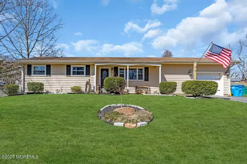 33 Dogwood Dr, Jackson, NJ 08527