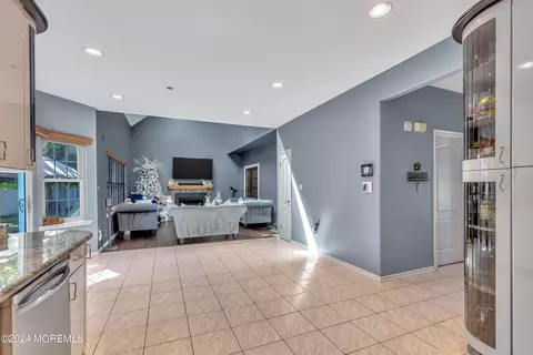 Entry Way - 4 Bailey Rd, Matawan, NJ 07747 photo 2 of 6
