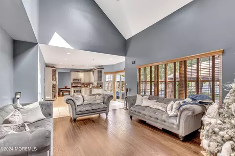 Entry Way - 4 Bailey Rd, Matawan, NJ 07747 photo 4 of 6