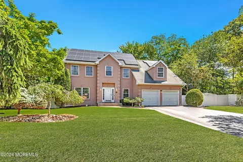 4 Bailey Rd, Matawan, NJ 07747