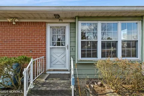 37 Yorktowne Pkwy # E, Whiting, NJ 08759