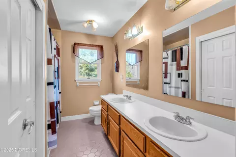 Bath - 260 Bartley Rd, Jackson, NJ 08527 photo 2 of 2