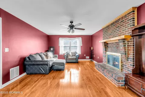 Living - 260 Bartley Rd, Jackson, NJ 08527 photo 2 of 2