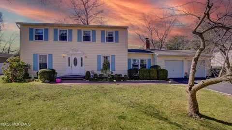 13 Sherwood Dr, Freehold, NJ 07728