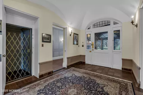 Entry Way - 66 W River Rd # A, Rumson, NJ 07760 photo 2 of 4