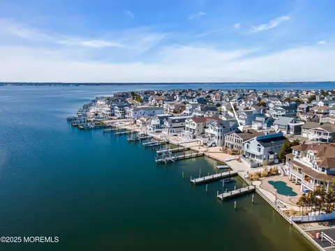 199 Pershing Blvd, Lavallette, NJ 08735