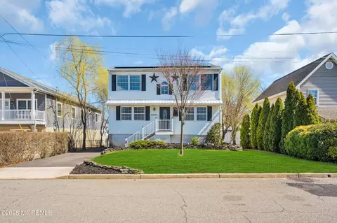 136 Oak Ave, Island Heights, NJ 08732