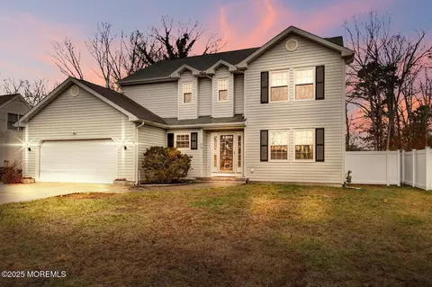90 Atlantis Ave, Manahawkin, NJ 08050