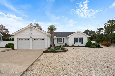 2 Terrace Ct, Manahawkin, NJ 08050