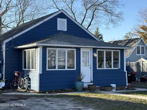 240 Beach Ave, Beachwood, NJ 08722