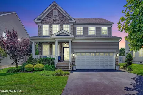 4 Mulberry Dr, Manalapan, NJ 07726