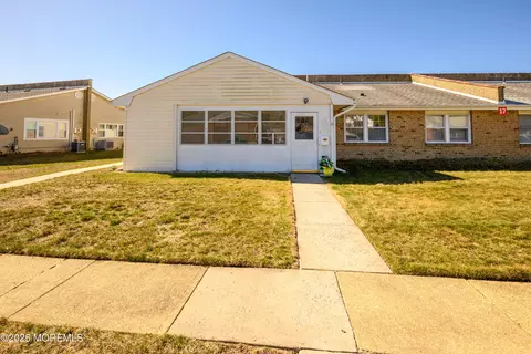 15 Pompton Plains Dr, Brick, NJ 08724