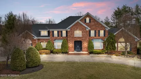 2 Bowling Grn, Colts Neck, NJ 07722