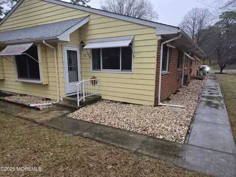 13 Lexington Dr #D, Whiting, NJ 08759