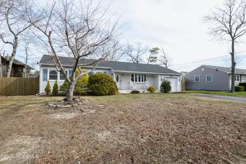 934 Alpine St, Forked River, NJ 08731