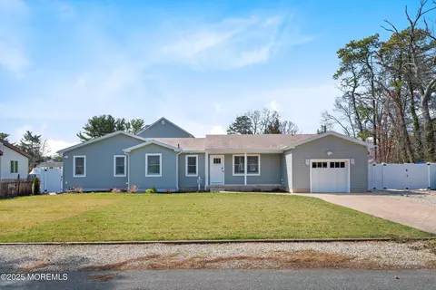1215 Sylvania Pl, Forked River, NJ 08731