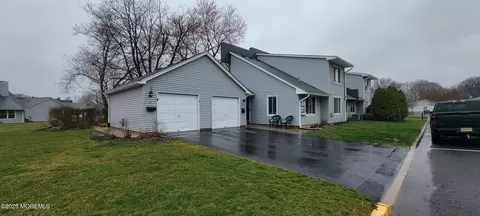 27 Arlene Ct, Brick, NJ 08724