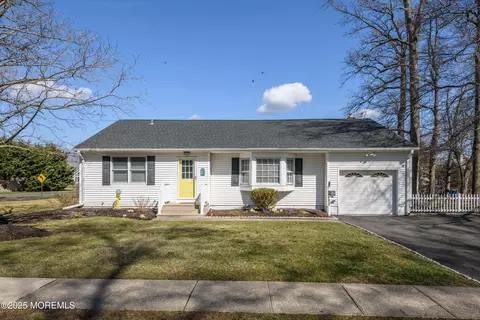 63 Asbury Ave, Oceanport, NJ 07757